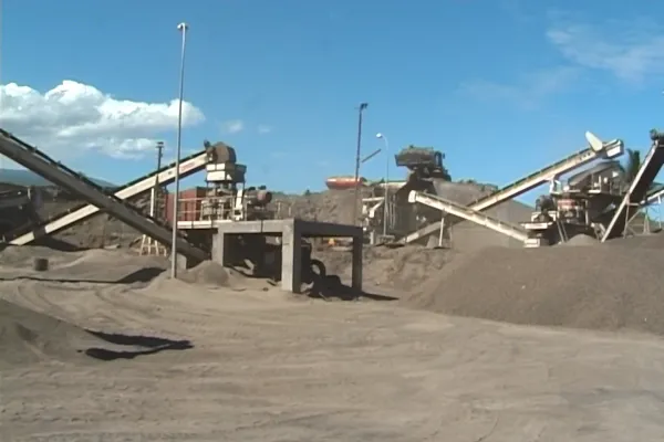 Carrière industrielle aux Comores